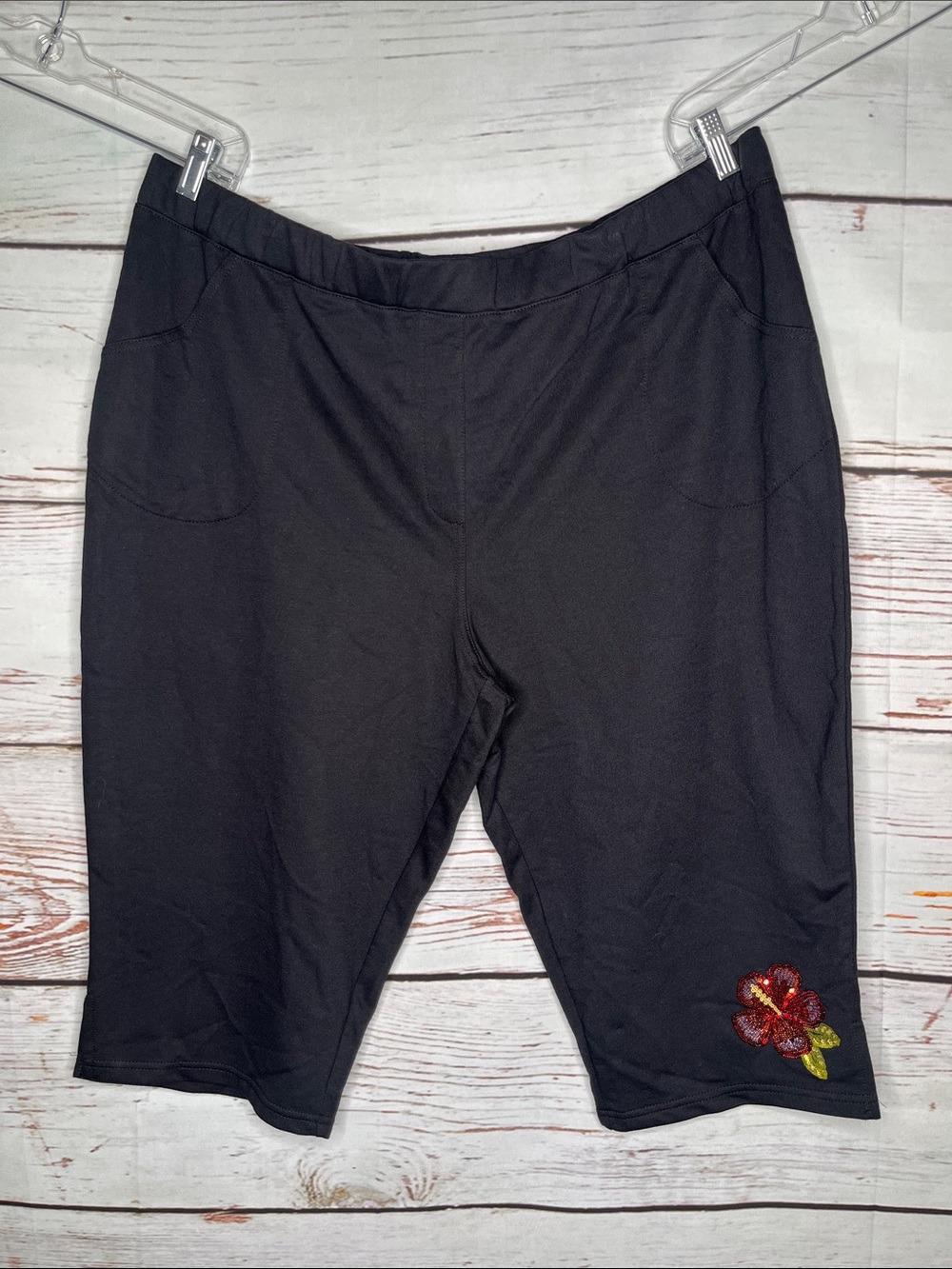 Quacker Factory Size 2X Black - Flower Sequin Pull On Knit Capri Pants